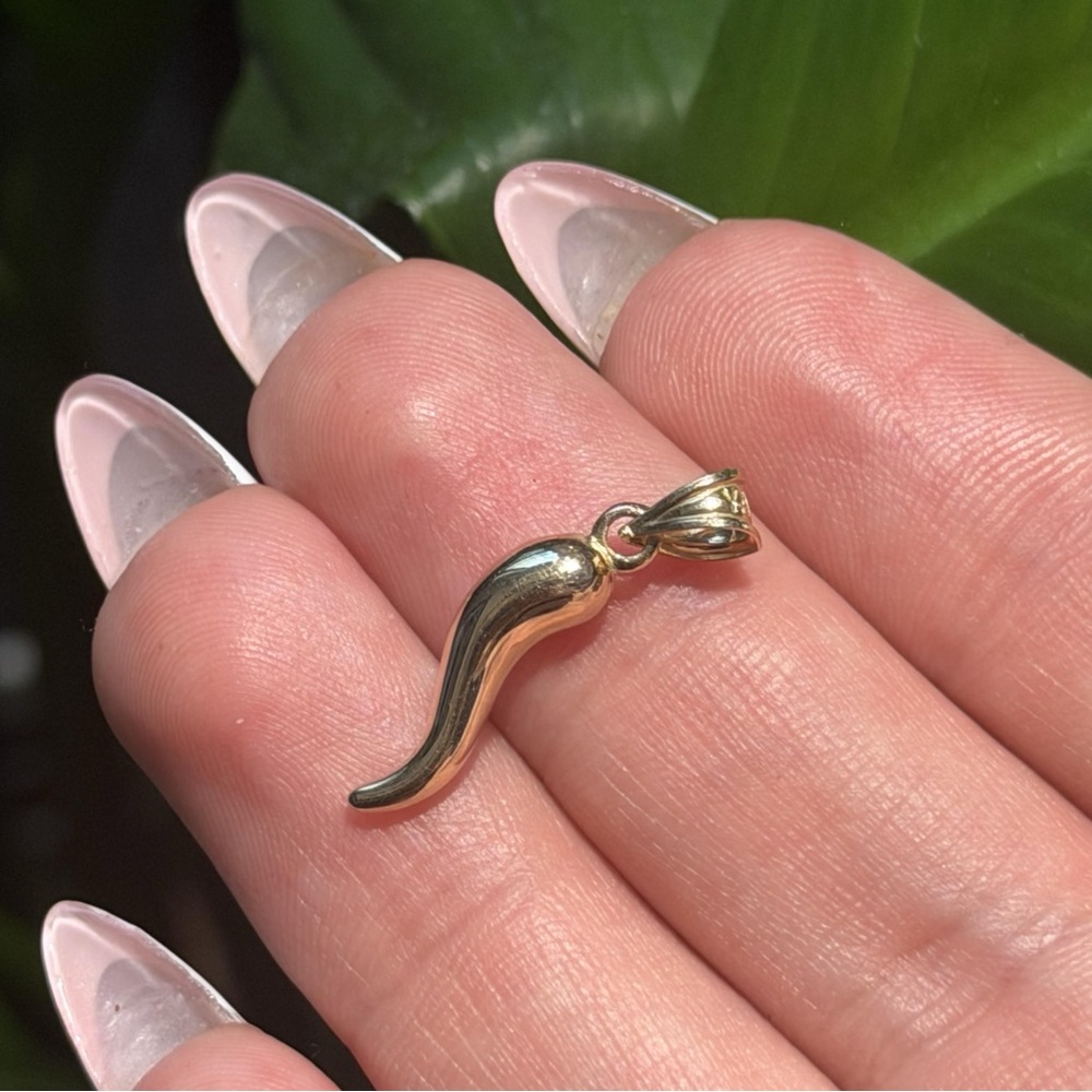 14K Real Yellow Gold Italian Horn Hot Chili Pepper Pendant 0.75” - Picture 4 of 5